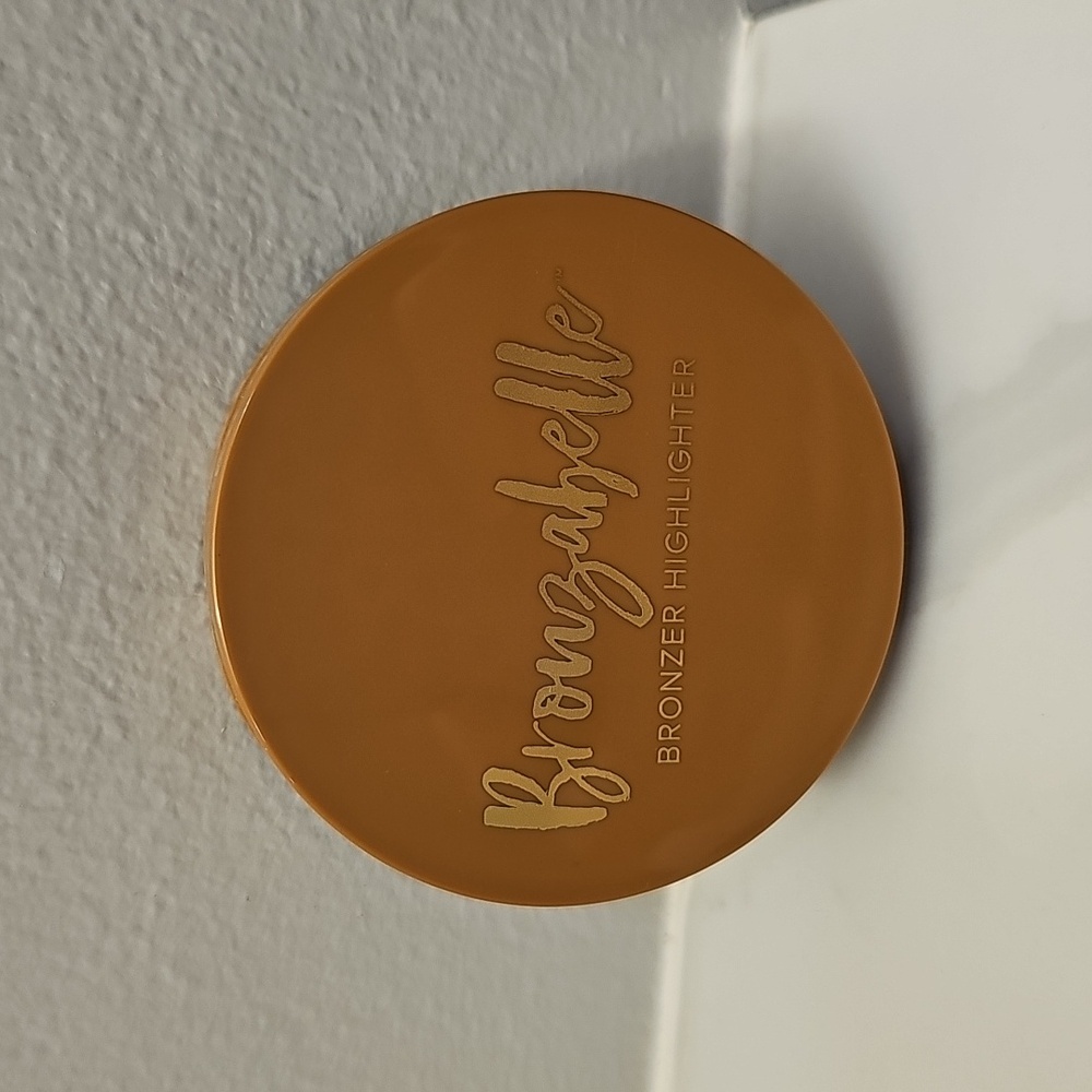 Belle Beauty Bronzabelle Bronzer Highlighter In 'Tuscan Sun''. New & Unused.